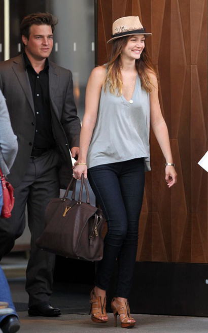 leighton-meester-and-her-yves-saint-laurent-chyc-cabas-tote.jpg  